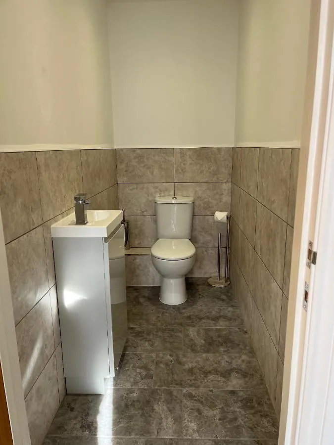 Spacious Cottage Set In A Beautiful Rural Location Exeter 0*,